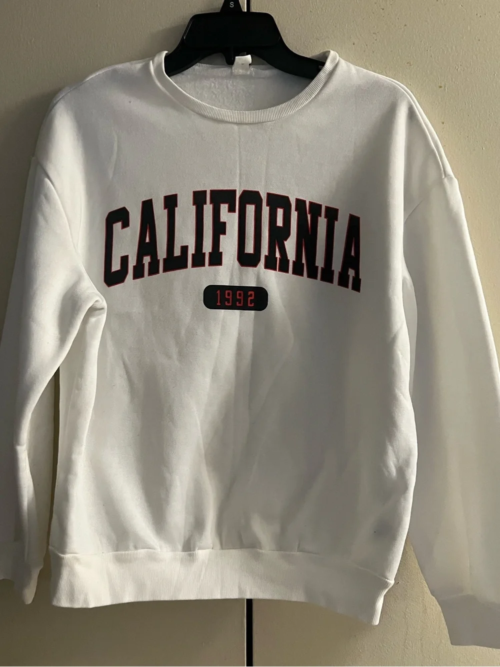 SHEIN White Crewneck Sweatshirt with Black and Red 'California 1992' Graphic